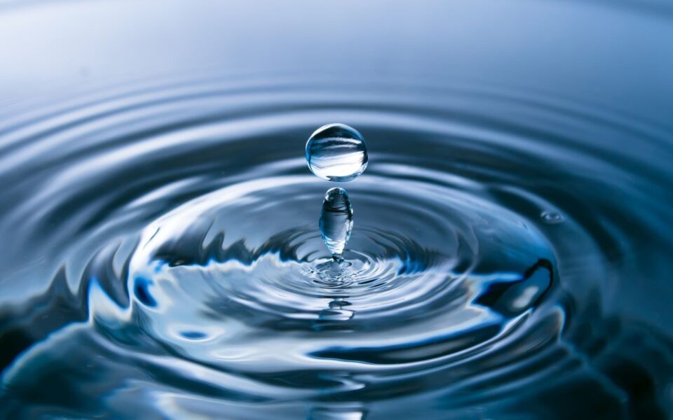 Co to jest woda demineralizowana i jak wpływa korzystnie na Twoje żelazo?